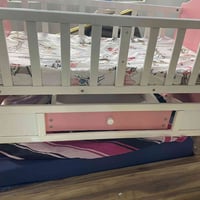 نضيف • ١ سنة • أثاث أطفال