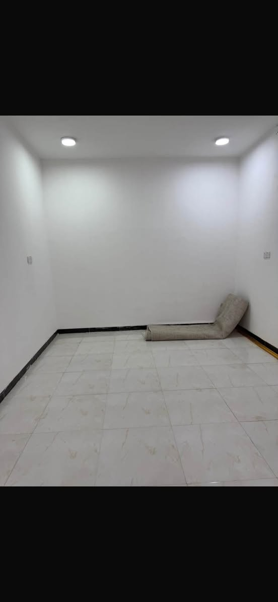 شقه للايجار غرفتين وصاله ومطبخ وسطح
@العنوان حي الجزاءر شارع الضغط@.            ***********
