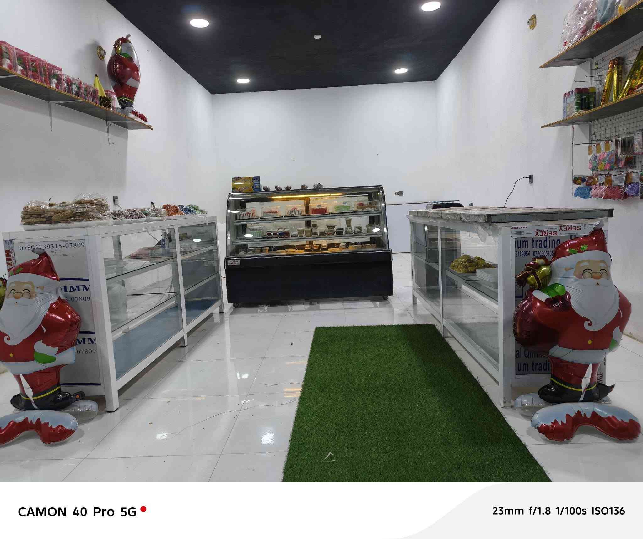 السلام عليكم.  برادات ثنين للبيع تبريد فول. ثنين 400 مع عارضة كيك سعرها. 450 .  وجام خانه 175 . بابل كفل شارع عشرين.    ***********
