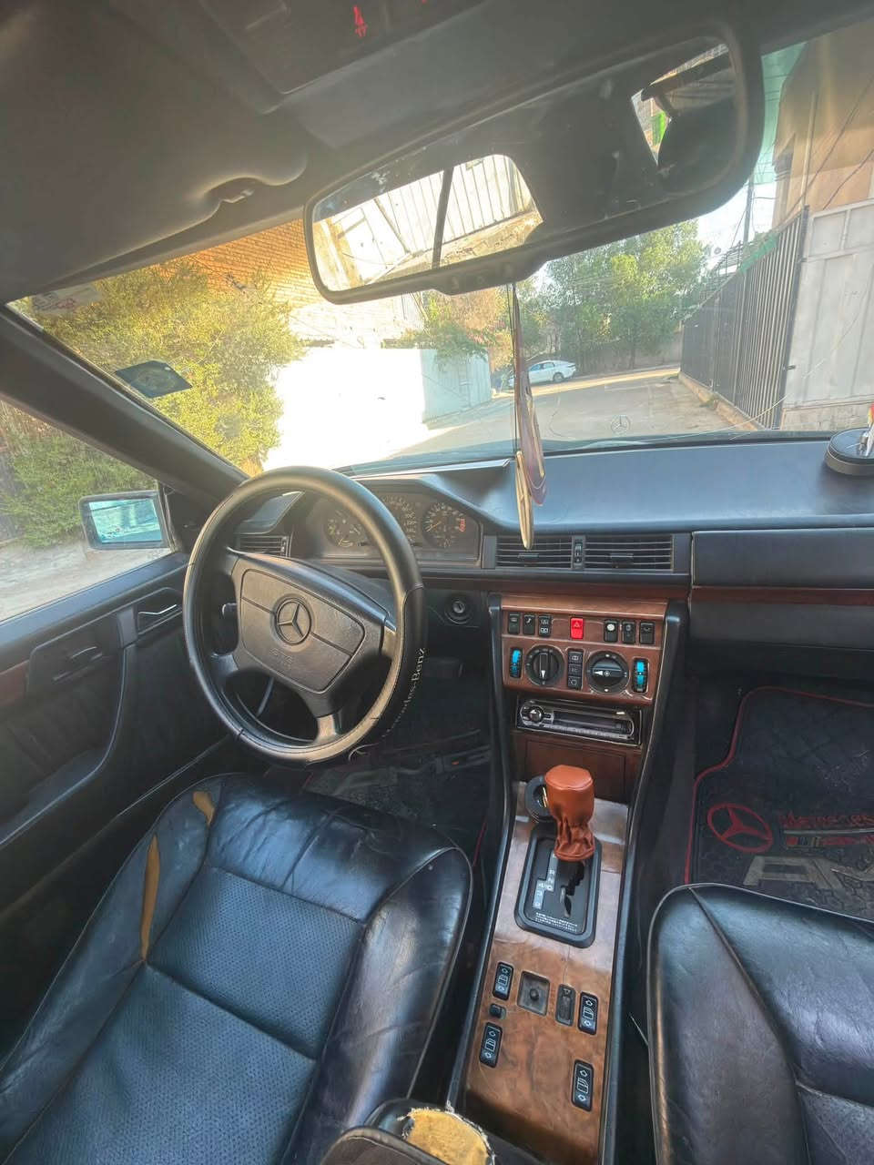 سلام عليكم مارسدس بيبي دب كوبيه تك باب موديل 1992 تبريد شغال كهربائيات شغاله ويل AMG دوسات AMG مكينه ام الخراطيم كيره d4 للبيع او مراوس مكاني بغداد البياع ***********
