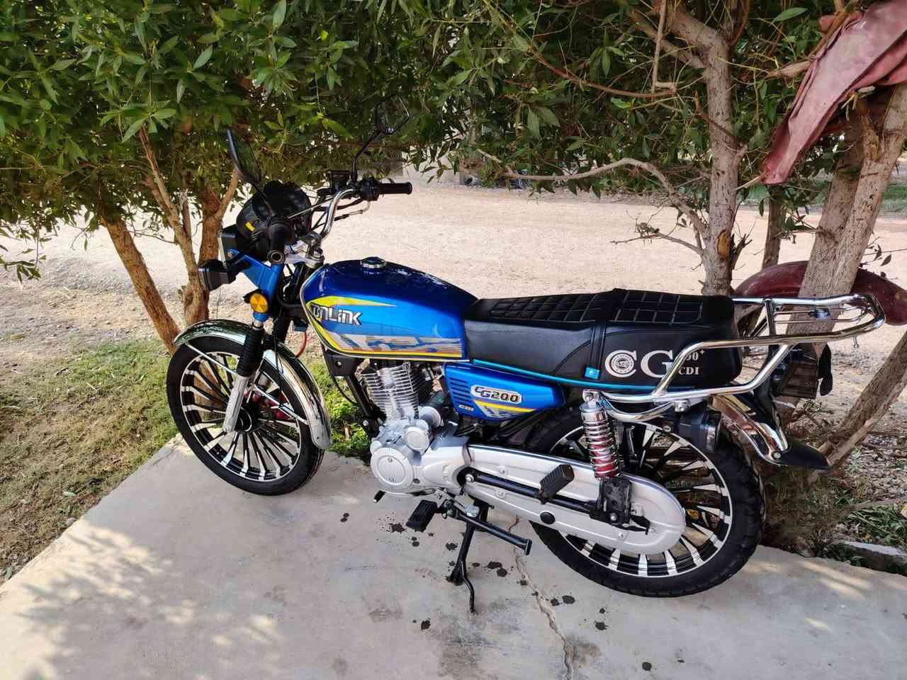 السلام عليكم للبيع دراجه سيفان موديل 2025 دراجه جديده بعدهي زيرو محرك 200CC دشبول شاشه عرض فيديو شكل جديد محرك مكفول كهربائيات كله شغاله بصمه تشغيل عن بعد أوراق اصوليه كارتونيه ومنفيس مامكمركه بدون كمرك ماتترقم السعر 850 وبيه مجال للطيبين المكان بغداد المدائن سلمان باك الاستفسار أكثر الاتصال على الرقم *********** ولي ماعاجبه السعر لا يعلق ويكسر بحلال العالم
