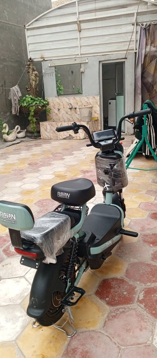 دراجه نوع Rayyan لون اخضر فاتح سرعه40حقيقي وياها سله مالته عداد3سرع كلشي بيه شغال ماكو شي عاطل دراجه من الاخير مكفوله كفاله عامه تجي وياها شاحنتها الاصليه شرط انطيك وياها ضمان شهر اذا عطلت رجعه الي للاستفسار واتساب***********
