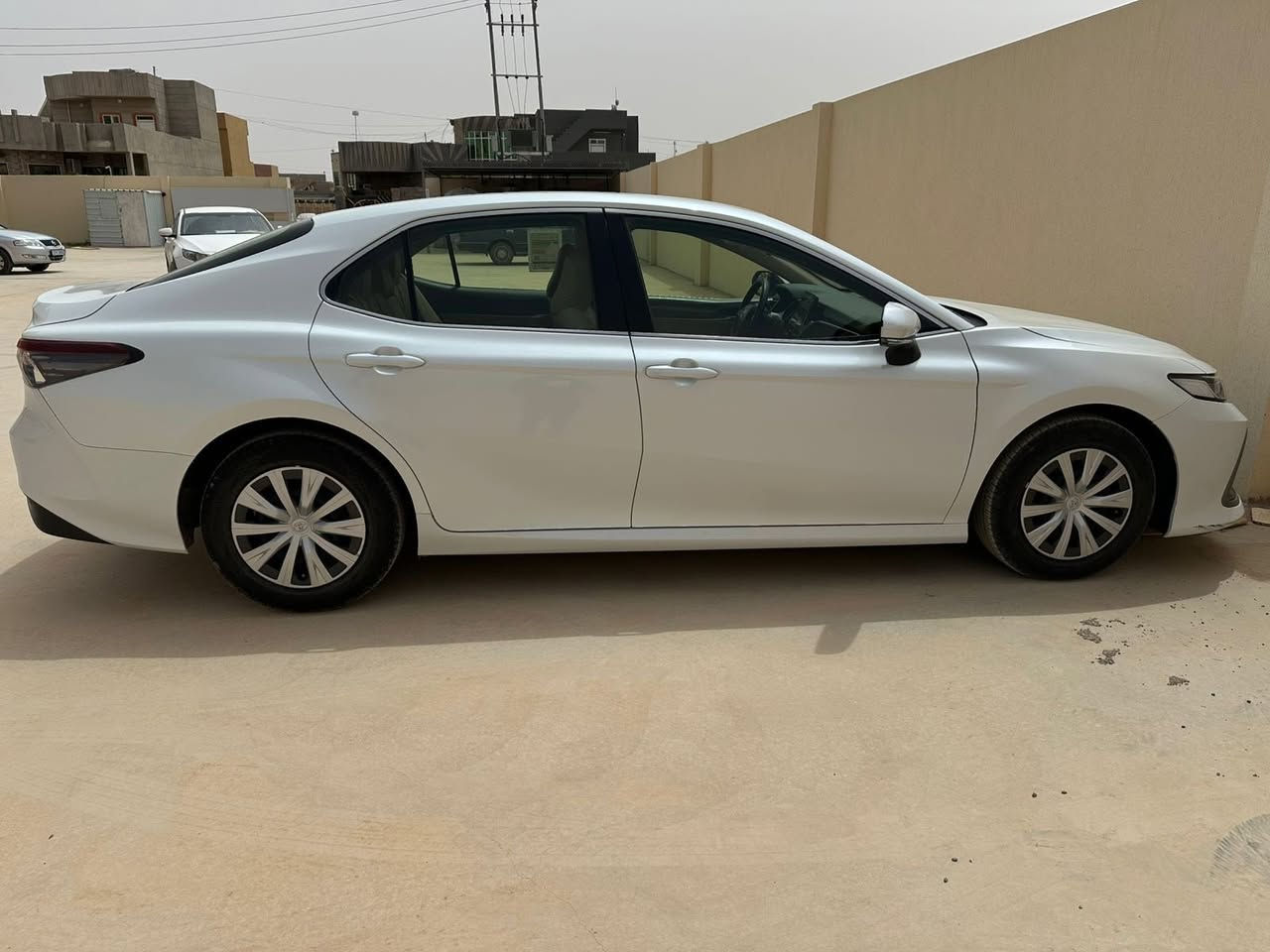 كامري خليجي وكالة سيد نهرو 
لون ابيض لؤلؤي 
Le 
حساسات 
تبريد خلفي
ماشيه ٤٤ الف كيلو متر
السعر المطلوب ٢٣٠  وبيها مجال شي قليل 
ملاحظة: يوجد رصعة خفيفة جداً بالچاملغ الامامي من جهة السايق 
البقية وضع الشركة بشكل كامل 
للاتصال   
***********
***********
هيثم العميري
