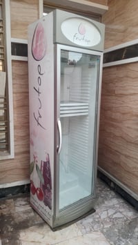 عارضات عمودية عدد ٢ نظيفات...شغالات عل الفحص..شرط تبريدهن فووول  بلادي...