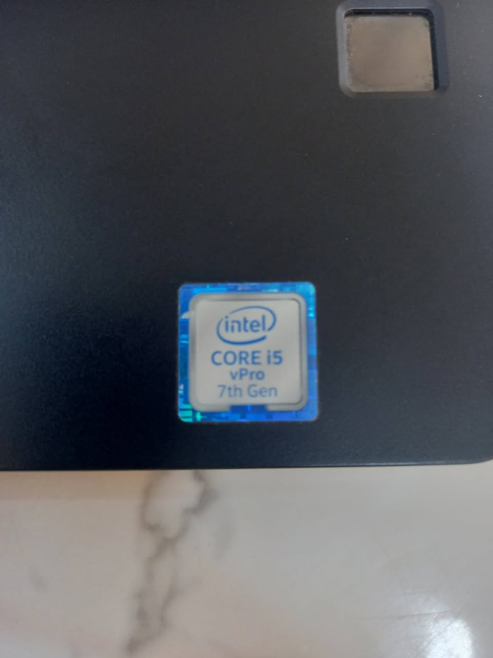 لابتوب دل dell 
الجيل السابع . 
المعالج كور اي 5 الجيل 7
الهارد    256 ssd 
الرام 8.  ddr4 
كارت الشاشة  4  شير 
حجم الشاشة  14 
الشاحنة اصلية 
يحتوي على منفذ تايب سي للشحن او نقل البيانات
نظام التشغيل ويندوز 10 عربي انكليزي 
الملحقات شاحنة وجنطة 
السعر  200
***********
***********
يوجد توصيل

متوفر 
تتوفر مجموعة لابتوبات بأسعار مناسبة ومواصفات
