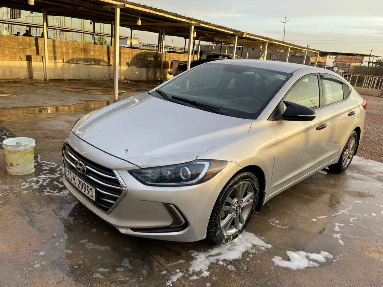 السلام عليكم
النترا ٢٠١٧ 
وارد امريكي 
ضررها فقط يم الرقم الخلفي السونار مرفق مع الصور 
السياره نضيفه خير من الله 
السعر : 128$ 
العنوان : الرمادي 📍
للأستفسار : ***********
