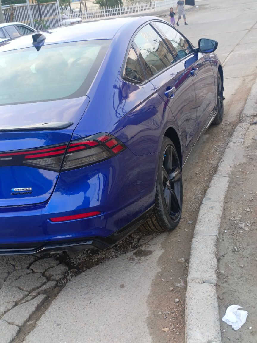 ياالله 
هوندا اكورد هايبرد 24 سبورت L 
ماشي 13 الف 
بدون ايرباك 
بدون صبغ فقط دعاميه اماميه صبغ 
بغداد 
السعر/210 بيه مجال للشراي 
ملاحضه اخوان كلشي اكو بلسوك 
مكلف بلنشر تواصل مع صاحب السيارة اتصال أو واتساب 
هاتف ***********
