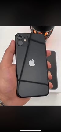 ايفون 11عادي للبيع  بشرط ما مفتوح بس بطاريه معلايه  07838795199 سعره 2...