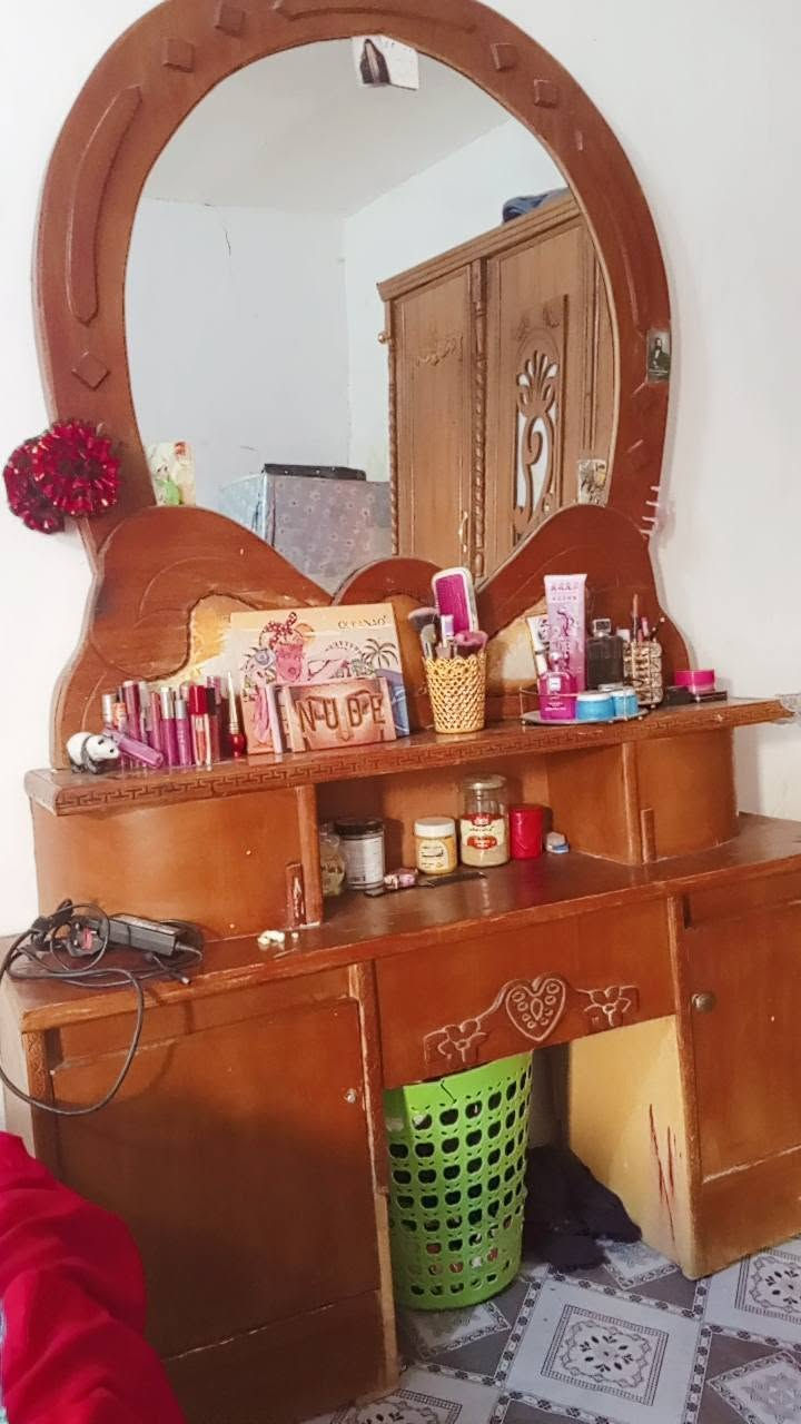 سلام عليكم غرفه للبيع صاج من ضوفه احلى من صوره اريده 400 وبيه مجال رقمي ***********
