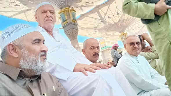 بسم الله والحمد لله بدانا باستلام بقيه الجوازات لا يبقى لدينا الا عشره اسماء فعلى الراغبين بالسفر الاسراع بتسليم جوازاتهم حتى يتم يتم التفيز مع المتعهد ابو عمار الحلبوسي تحلى العمره ***********
