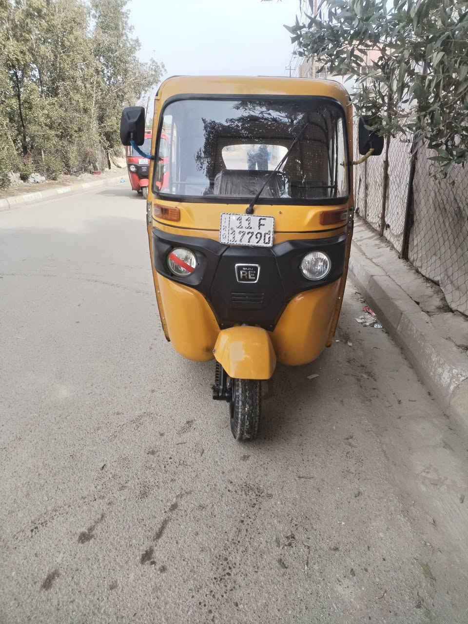 تكتك لبيع موديل 21 رقم وسنويه مكفوله الشراي يخابر المكان بغداد العبيدي حي الراسه ***********
