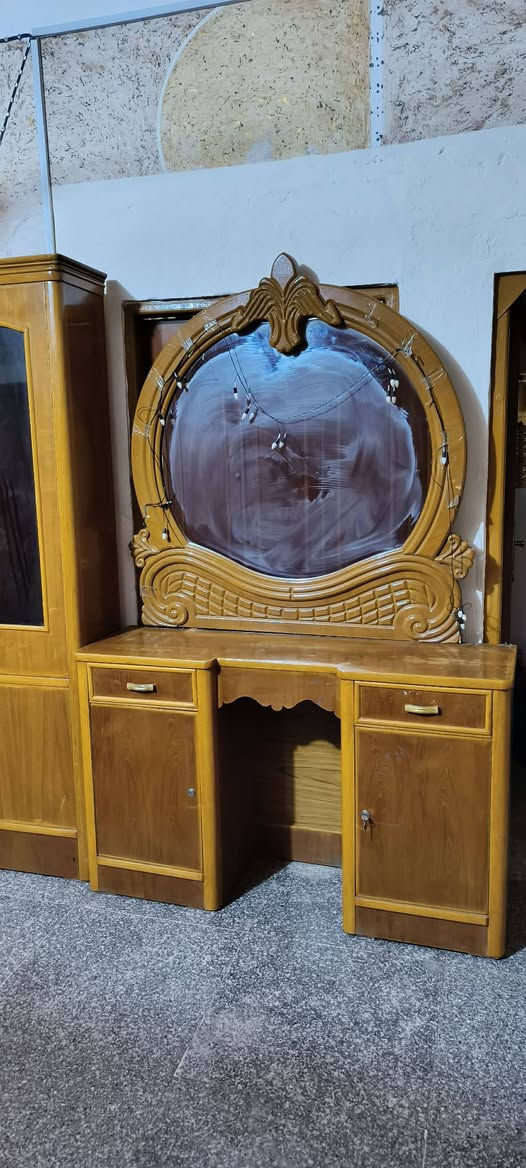 سلام عليكم غرفه نوم. لبيع ام 4 ابواب نضيفه بشكل أحله من الصوره
شغل ثقيل وتسكام نجاره وصبغ                     السعر 400 وبيه مجال  المكان/ بابل الطليعه/ اتصال عل الرقم ***********
