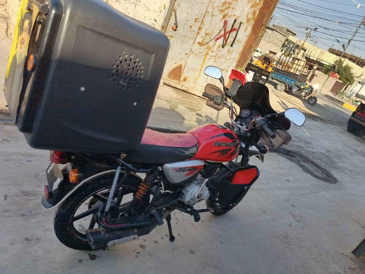 ‏يا الله سلام عليكم Boxer للبيع جبلي موديل 22 نظيفة حلوة مكينة خرسه  دراجة ما مرقمة أوراق اصلية كهربائيات كلها شغالة تخم تاير جديد باتري جديد دراجة خيل من الله دراجة مال شغل مكاني بغداد حسينية المعامل رقمي ***********  سعره مليون و400
