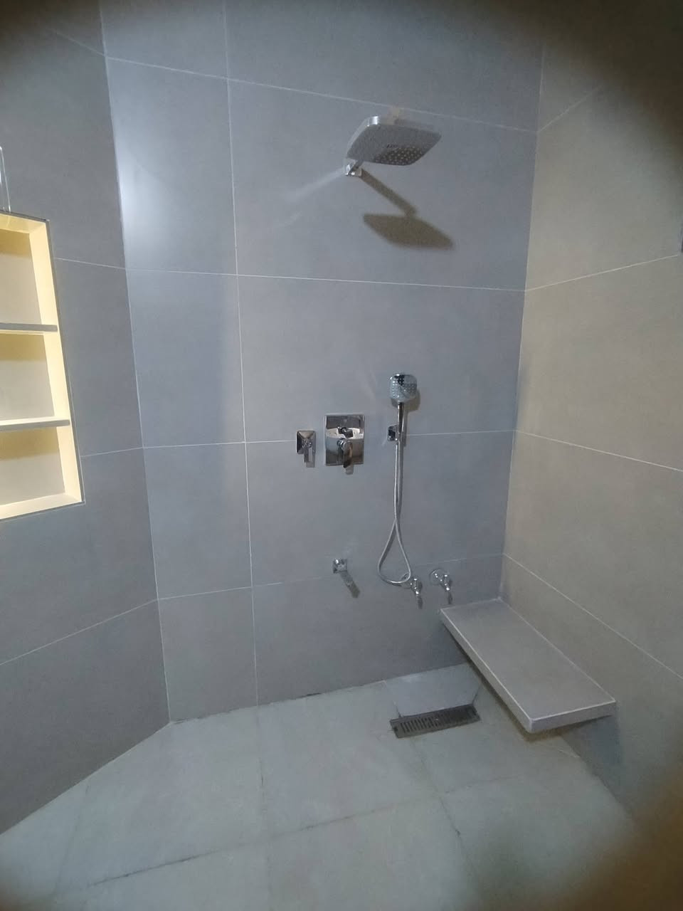 سلام عليكم  خلفه سراميك ارضي جداري شغل كدام عينك / جميع القضيه اشتغل مكاني العماره *********** اي استفسار اني حاضر 

ربي يرزق الجميع أن شاء الله
