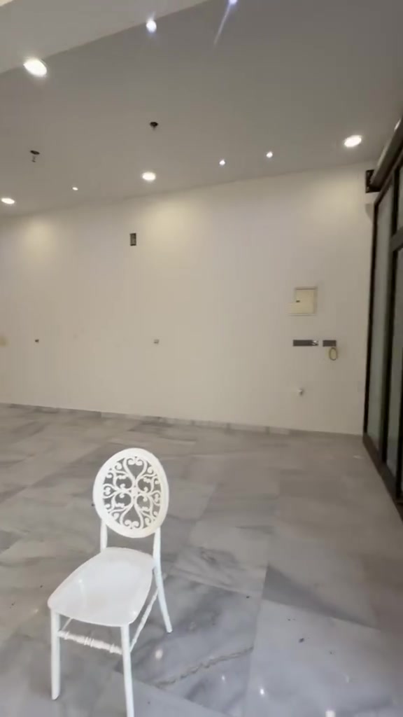 محلات للايجار بزيونه ٧١٠ مساحه كبيره جدا يصلح صيدليه مطعم أسواق كبير  محل كبير جدا شارع تجاري +فوك لمحل ٢٠شقه 
تجاري تجاري تجاري إيجاره 2مليون بي مجال بناء 2026
مكتب لابداع للعقارت ***********
موقع مكتب زيونه 710 مدخل قصي ماركت مجاور نادي بلادي
