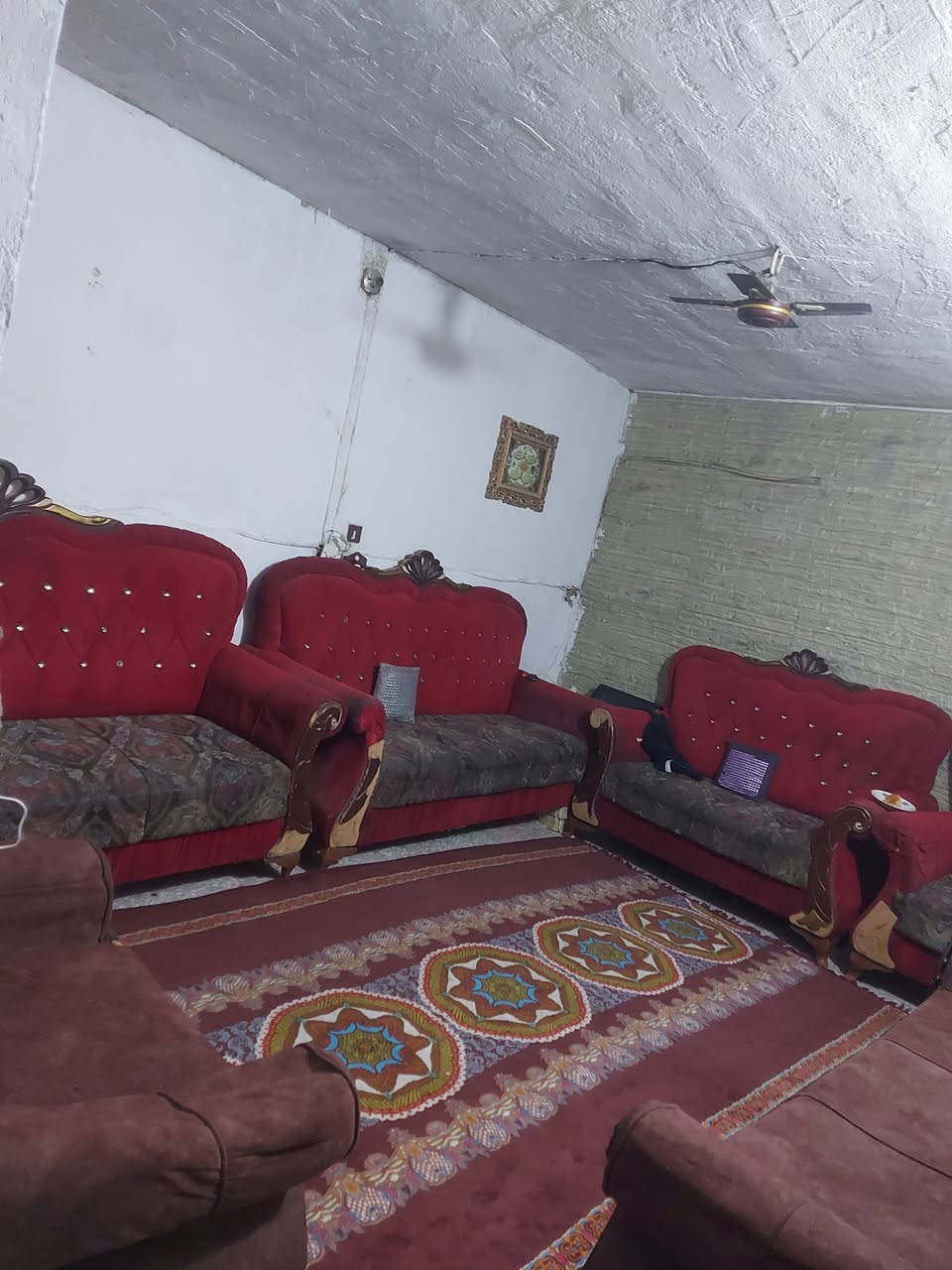 السلام عليكم
بيت للبيع تجاوز
المكان: كفائات السيدية تقاطع درويش 
البيت 200 متر متكون من طابقين الطابق الأول يحتوي  على طرمة مساحة جبيره  ومطبخ واستقبال وغرفة نوم وحمام وبالأخير ترك مساحه كُلش جبيره ينبني بيها حتى غرفه 
والطابق الثاني يحتوي على حمام وغرفة نوم
وكُلشي موضح يمكم بالفيديو 
والصور 
*********** 
للاستفسار خاص
