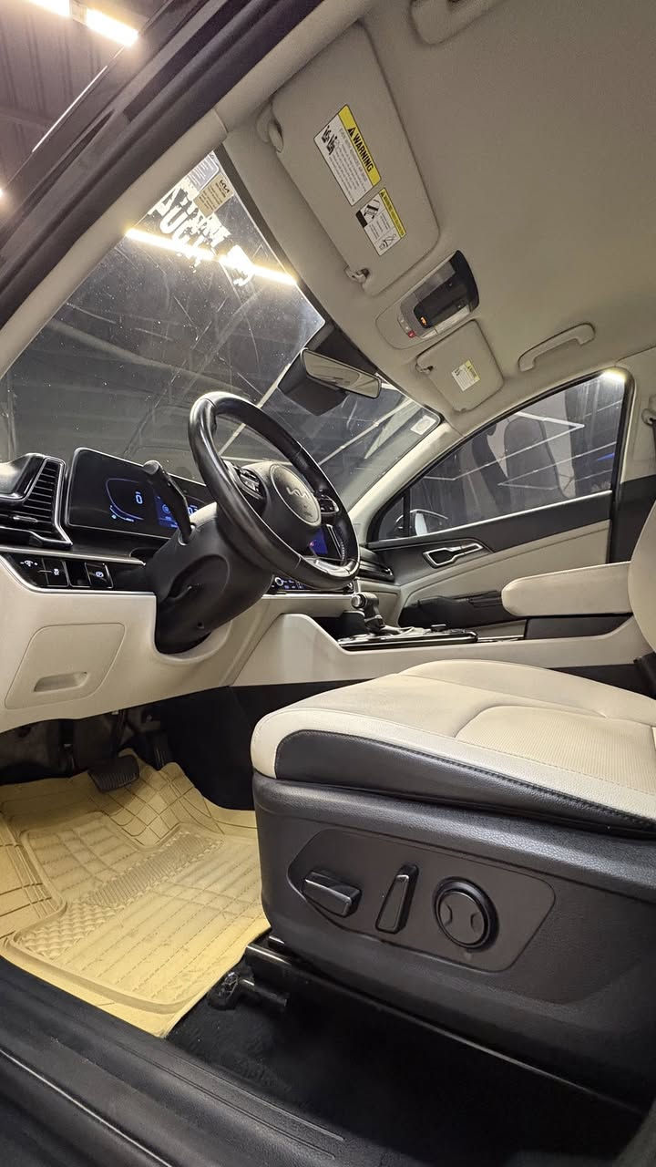 سلام عليكم
Sportage 23 EX وارد أمريكي 
مواصفات 
رادار جانبي 
 رادار أمامي 
توقف ذاتي 
داخل ابيض جلد 
تدفئة مقاعد 
كشن كهرباء 
قطعتين تبريد
مكينه 2.5 تنفس طبيعي 
ماشيه mi 51 
فول ما عده الفتحه 
رقم بغداد بسمي 
مكان السياره كربلاء حي الحسين 
السعر (205$) او بيهه مجال 
للأستفسار (***********) 

(ملاحظه حادث السياره فقط قبق جنطه بدون دواخل بدون بجم بدون شواصي)
