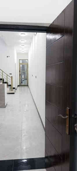 اعلان 71
رقم بيت طابقين للبيع – منطقة ياسين خريبط (الزون الثاني)
المساحة: 110 م²
الواجهة: 5.5 متر
نوع البناء: طابوق بالكامل
سنة البناء: 2025
جاهز للتحويل ثاني يوم

تفاصيل الطابق الأول:
 • غرفة نوم
 • استقبال
 • حمام داخلي + حمام خارجي
 • صالة مفتوحة على مطبخ

تفاصيل الطابق الثاني:
 • غرفتين نوم
 • صالة
 • حمام

مميزات إضافية:
 • بيتونة كبيرة تحتوي على مخزن
 • موقع في الزون الثاني

السعر: 265

الاستفسارات والاتصال على الرقم : ***********
