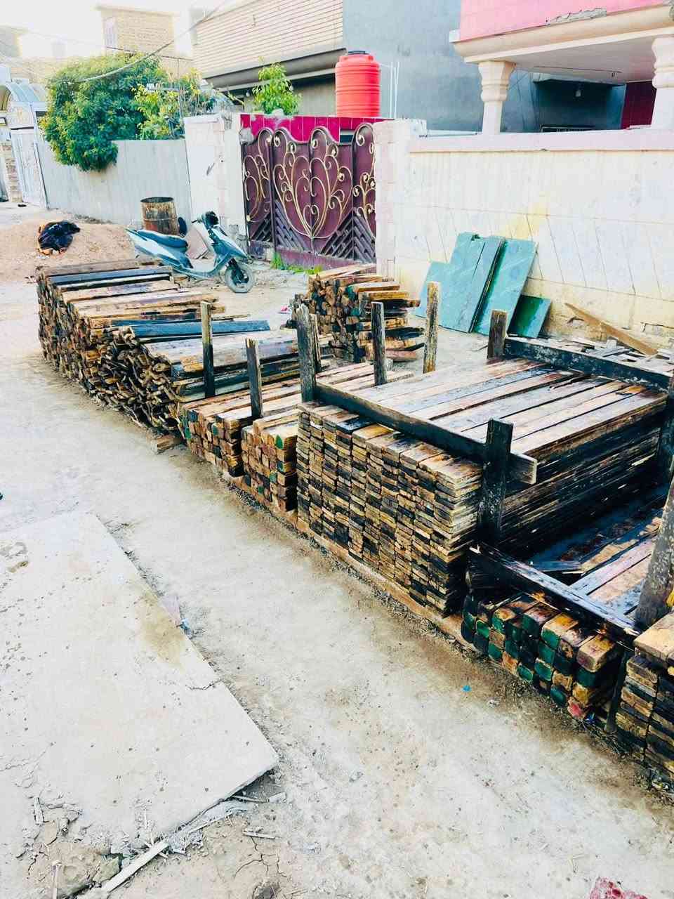 قالب لبيع 8 مكعبات ونص يدك 180 متر *********** ***********
