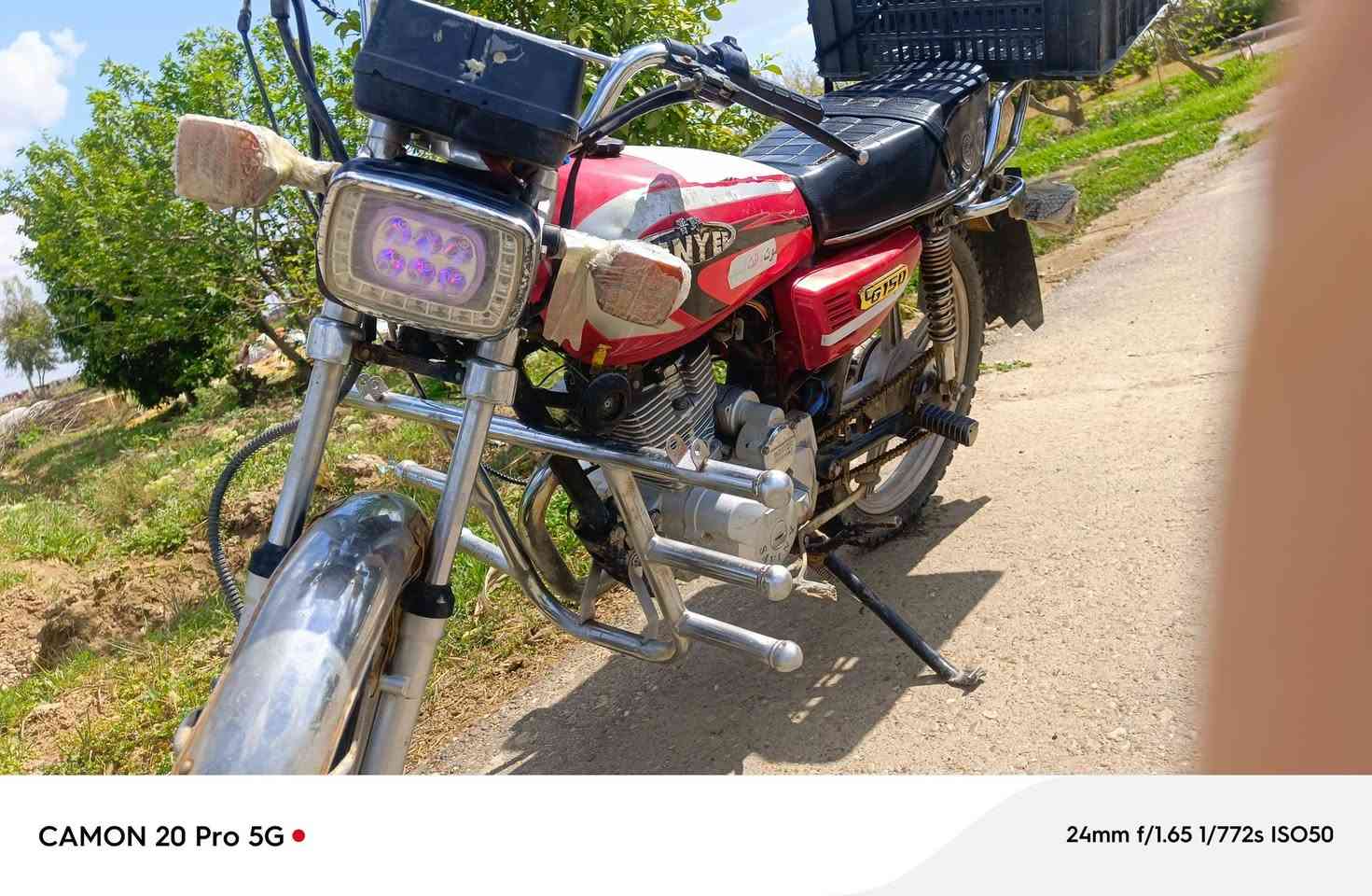 موطور ايراني للبيع  موديل 20  اي نقص مابي كله شقال  لاتنقيص ولاتبخير السعر 400 وبي مجال للطيبين  الموشراي لايعلق للستفسار ***********
