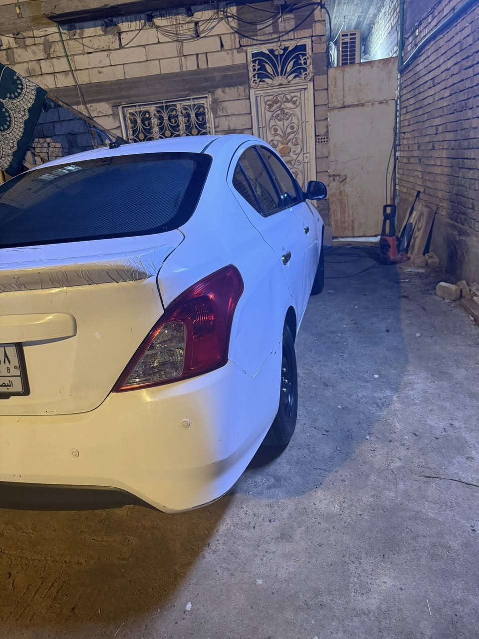 السلام عليكم نسيان صني هندي بليته زركه موديل ٢٠١٩ بيه تنقيص بلمكينه .السياره بيه ملاحظات الجاملغ الخلفي وبيه باردات تبريد ثلج❄️السنويه منتهيه 
السعر٨٢ بيه مجال بسيط لاستفسار على لرقم ***********
