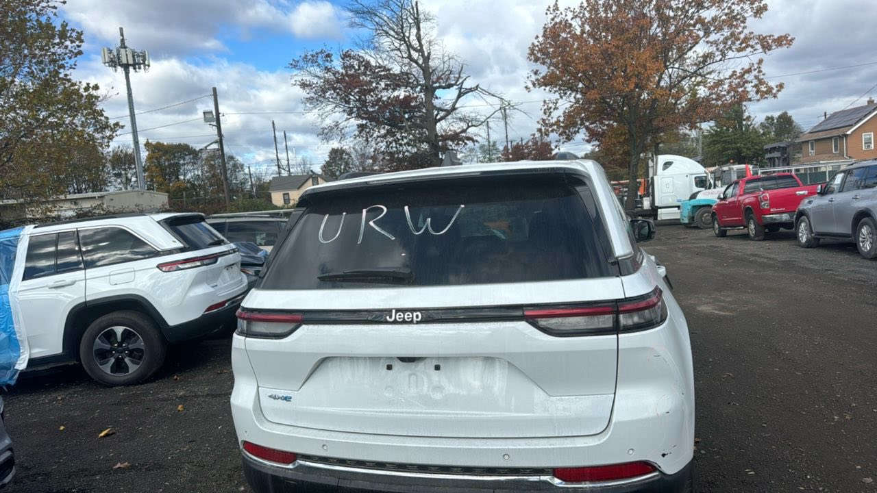 جيب 2025 هايبرد ماشية 10،000حالياً بل حرة بل أردن للتواصل ***********
