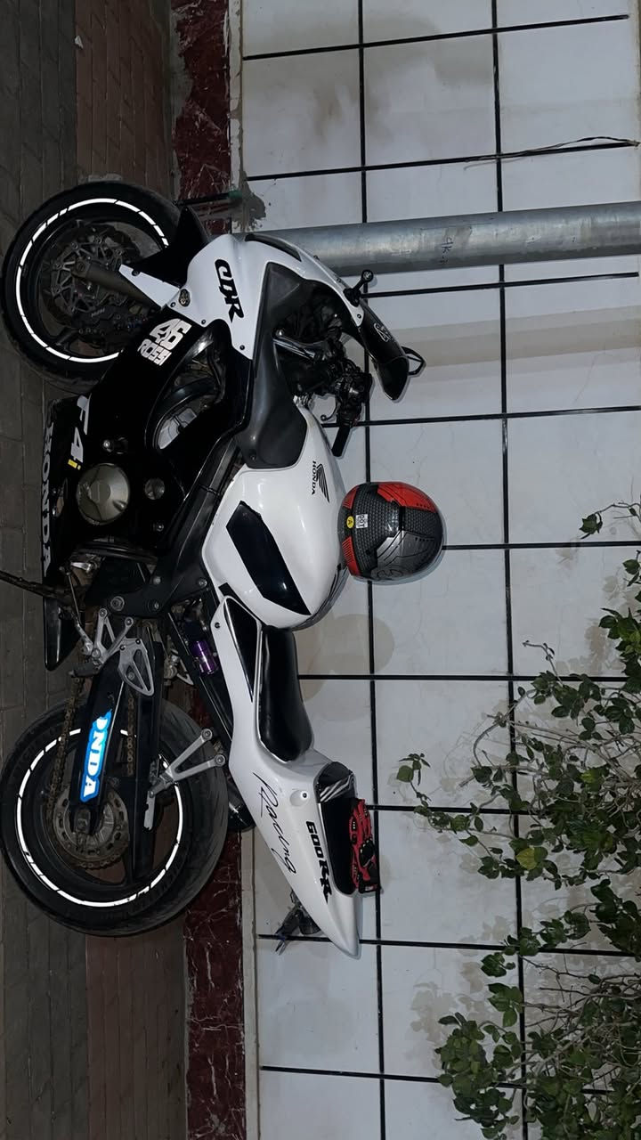 هوندا F4i للبيع بيها كمرك واوراق ما مرقمة السعر 25 مكانها الرمادي
واتساب فقط 

+964 783 117 6469


**إذا كنت صاحب هذا الإعلان وتريد حذفه لأي سبب، رجاءا أرسل رسالة إلى الدعم الفني**