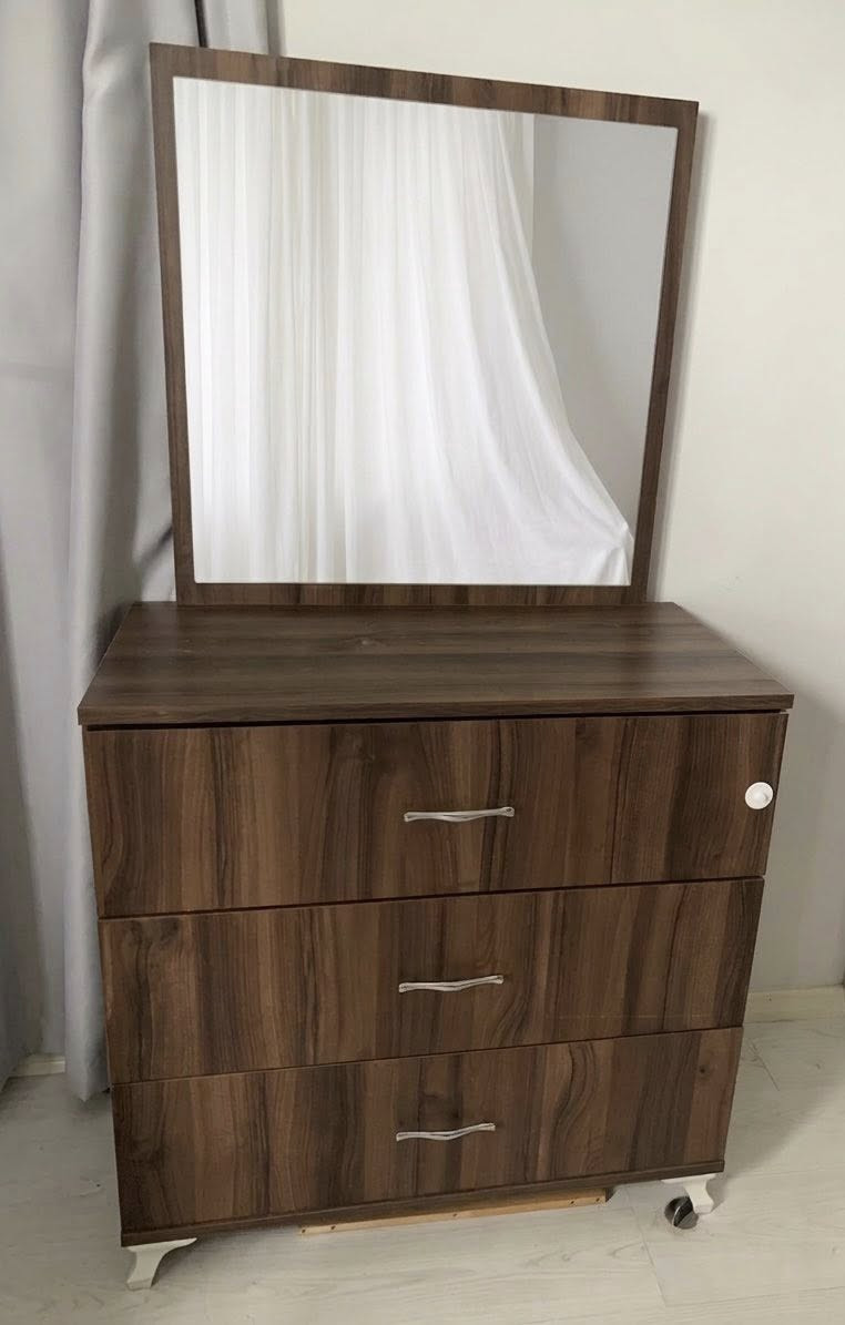 كنتور سحب مع ميز تواليت للبيع
كنتور 
العرض 233
الارتفاع 218
العمق 60
الميز
الارتفاع150
العرض 80
العمق 42
السعر 130 الف 
للاتصال على هذا الرقم ***********
