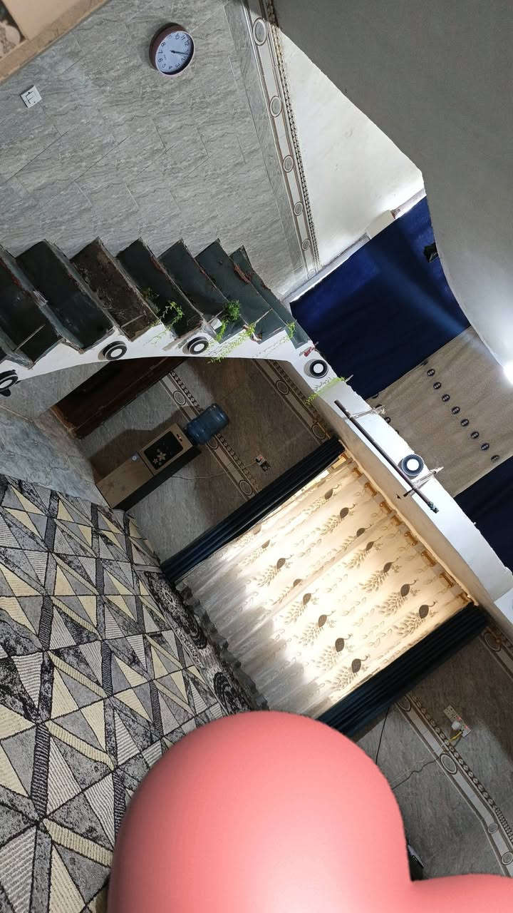 بيت طابو صرف ركن المسيب منطقة الحامية  بمساحة ١٦٥تقريبا قريب من الشارع العام والمركز الصحي والمدارس  يحتوي على طابقين الطابق الثاني هيكل غرفتين ومنور وسطح وصحيات والطابق الارضي غرفتين وهول واستقبال ومطبخ وصحيات داخلية وخارجيه ومنور ومخزن خارج البيت مجاور الطرمه يرهم محل بسيط او كمشروع سعر البيت قفل ٩٠مليون للاستفسار مراسلة الخاص او الاتصال على الرقم ‏‪***********‬‏
