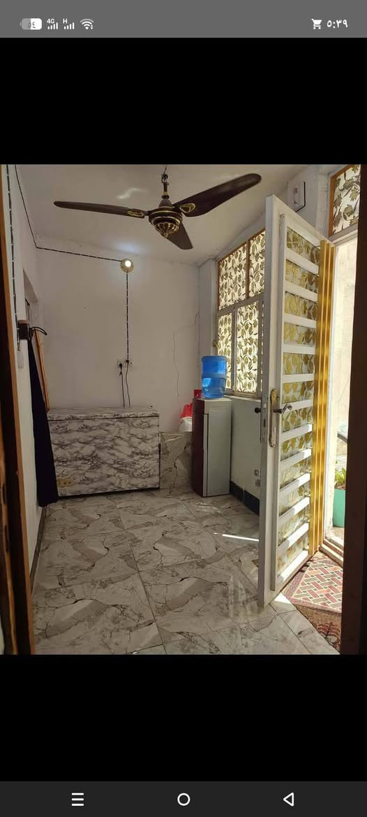 دارللبيع حي الانصارقرب مولدة حيدرالعكايشي خلف ش الحرفين مساحه70م مكون من غرفه.واستقبال
ومطبخ وصحيات
وطارمه.سعر72وبي مجال***********
مكتب امير
