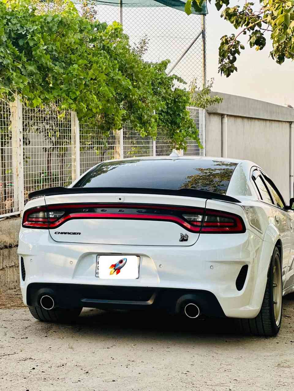 - اسم السيارة: 

Dodge Charger Scat Pack

Dodge Charger SRT Scat PacK- الموديل:2023
- الوارد:امريكي 
- اللون:ابیض
- رقم السيارة:اربيل
- الممشى٣٣ مايل
- مكان السيارة (المحافظة):اريبل
- الكفالة:عامه
- السعر:
- المواصفات swinig 
Dodge Charger Scat PacK

قبات مواسفات 
- الضرر أو الملاحظات:
- رقم الهاتف:***********
