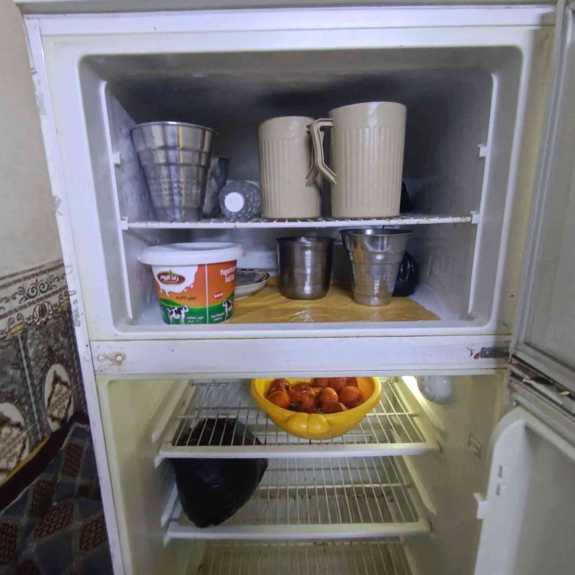 ثلاجه للبيع ب 150 وبيها مجال ***********
