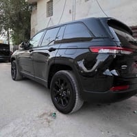 شباب Jeep Grand Cherokee Laredo  السيارة موديل 2025 وارد امريكي ضربتهة...