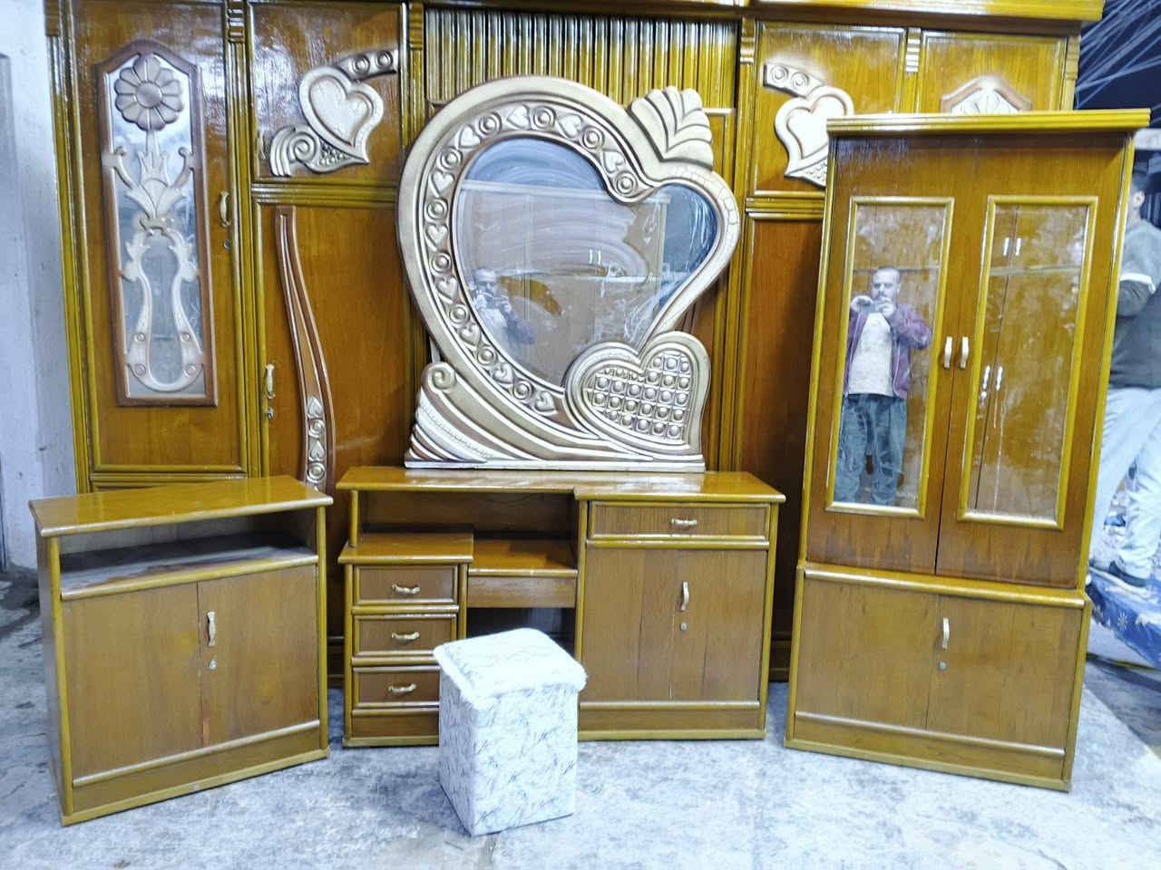 غرفة نوم مستخدمه صاج  مستخدمه كامله  مبيها نقص العنوان بغداد موبايل ***********لدينا خدمة توصيل بكروه بكروه
