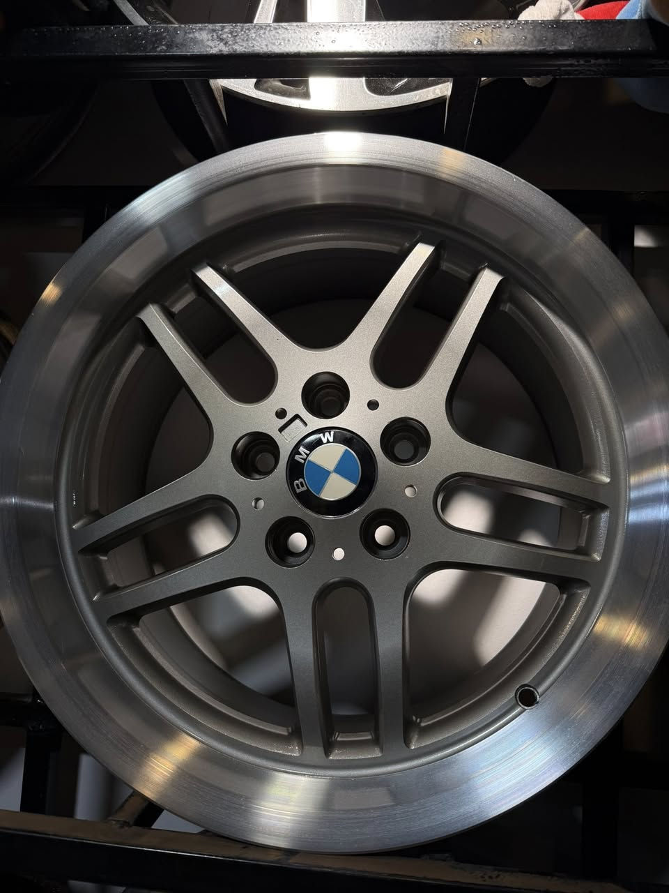 للبيع – ويل أم حجم 17تو سايز ، مصلّح خلفي
الحالة: نظيف جداً
الألوان: فيلي & سلفر

📍 المكان: بغداد – حي العامل – شارع 7 نيسان
🚚 يوجد توصيل
📱 واتساب: ***********
💰 السعر 350الف البيع ومراوس
