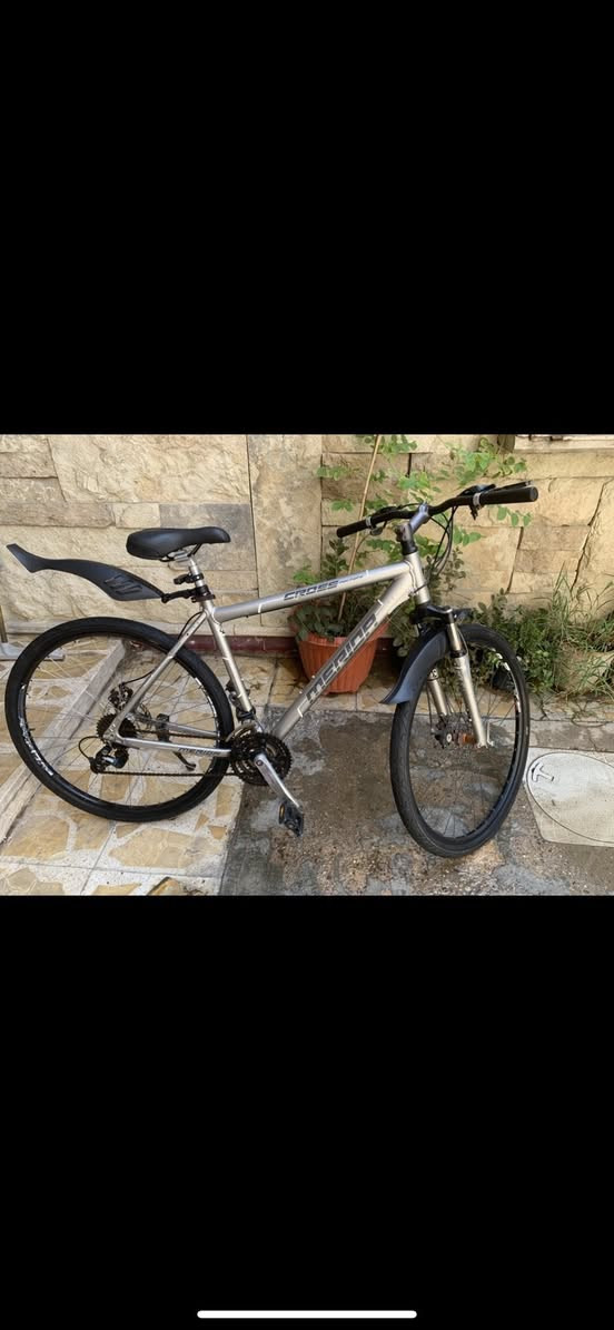 Merida🚲
ماركة ميردا ياباني 🇯🇵
فوول المنيوم 
سستم شيمانو كامل
8 سرعات خلفي 
3 سرعات امامي 
مابي برغي مبدل كله اصلي 💯
السعر 260 الف 
العنوان بغداد / البنوك
***********
