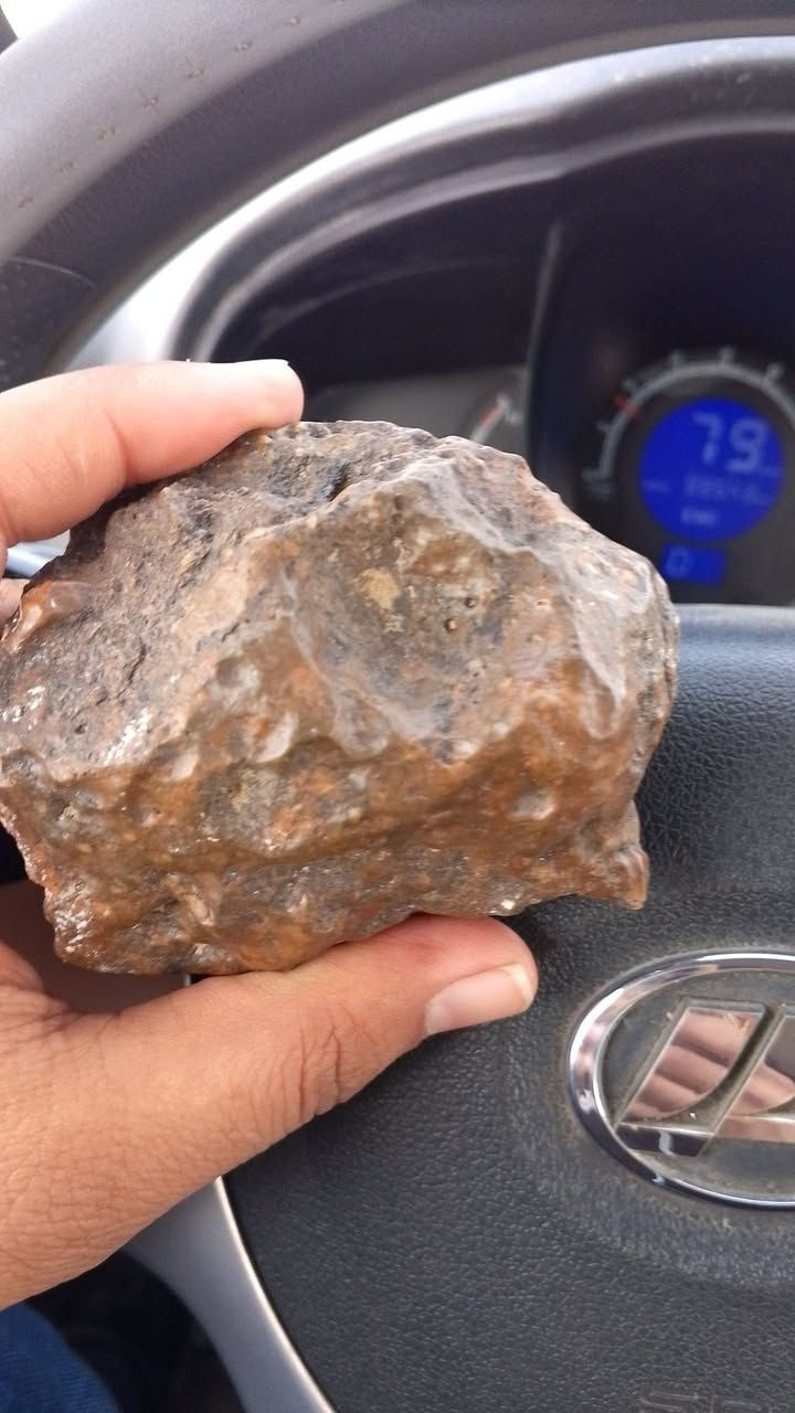 للبيع حجر نيزك العنوان بصره قيم واخذ ***********
