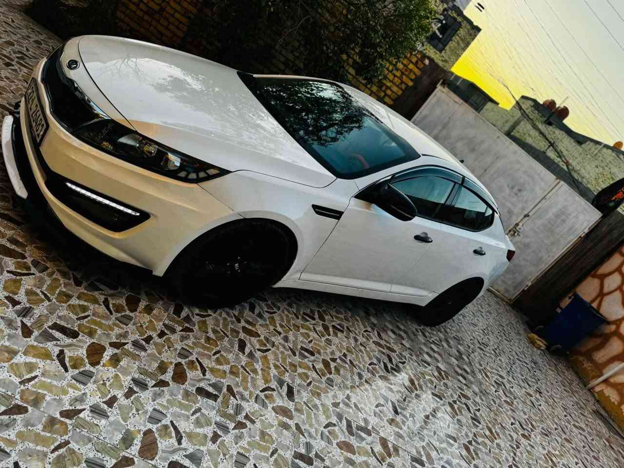 السلام عليكم كيا اوبتيما للبيع موديل 2013 وارد خليجي فول عدا الفتحة مكينة 2400  بيهة جاملغ  صبغ وبينيد بلاد مبدل وجاملغ السياره جاهزه من كير مكينه حداديه تبريد كهربائيات تخم تاير سياره ماذب عليه ربع رقم اربيل 
تحويل وكاله حاضر 
مكان السياره  بابل القاسم  
السعر 118وبيها مجال 
رقم الهاتف***********
