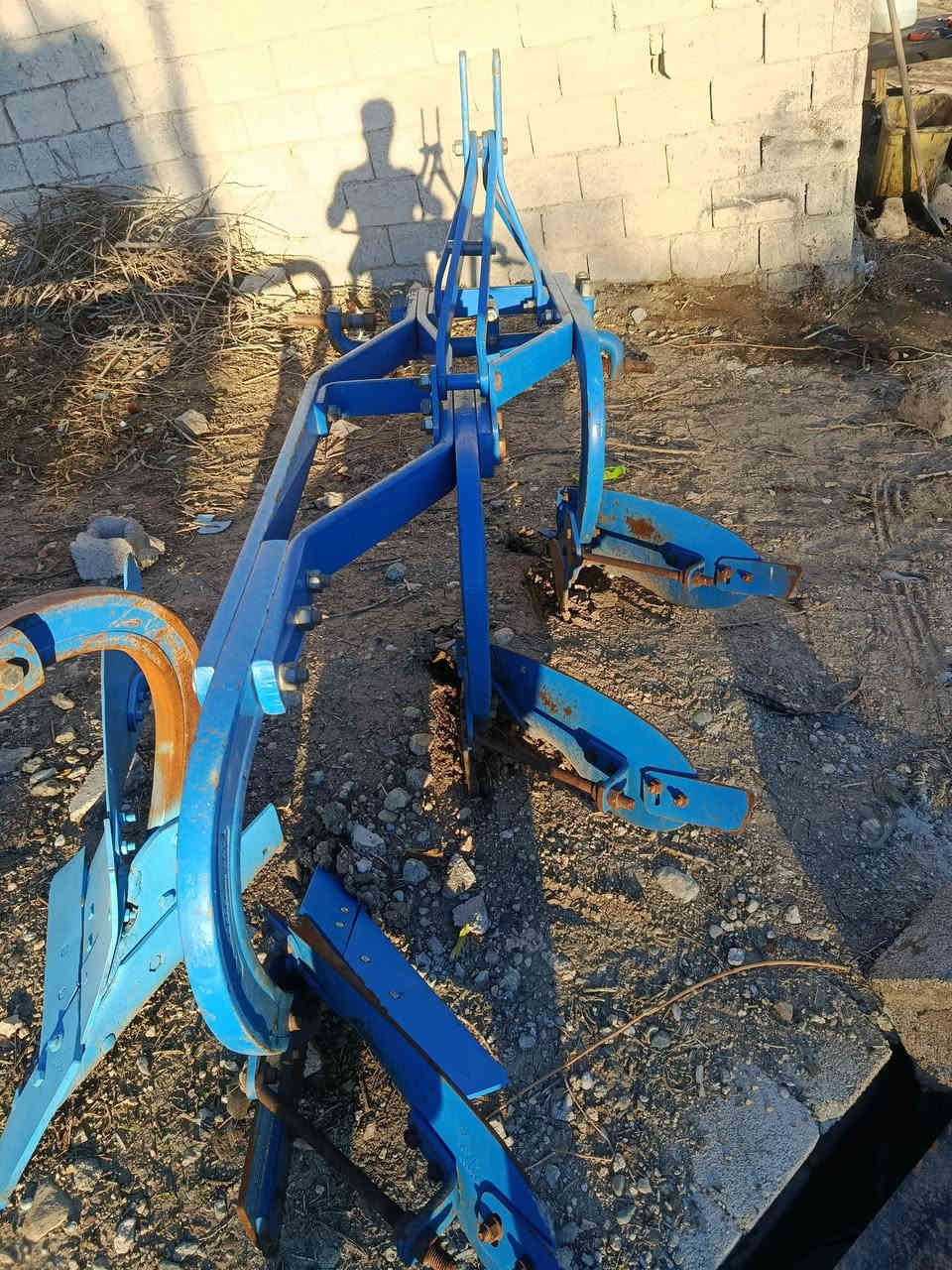 بۆفرۆشتن
گاسن تورکی 
حجم فاو
ڕەقم 10
بێ شکان بی لاحیم
بەس موسی خوارەوای لاحیم
نوکی نویا
سعری 10وڕەقو نیو محاملە
ژم***********
ژم***********
