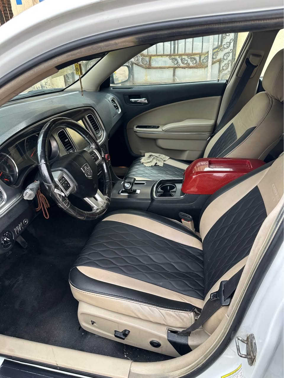 السلام عليكم دوج جارجر موديل ٢٠١٢ كندي كفاله ضربه وصبغ رقم بصره دولي داخل بيجي شاشه جبيره كير طياره 
جاهزه للاخير تخم تاير حداده عربانه خلفيه كله جديد ماناقصهه شي عنواني بصره شط العرب ***********
مراوس بكورلا حسب القناعه Singapore
