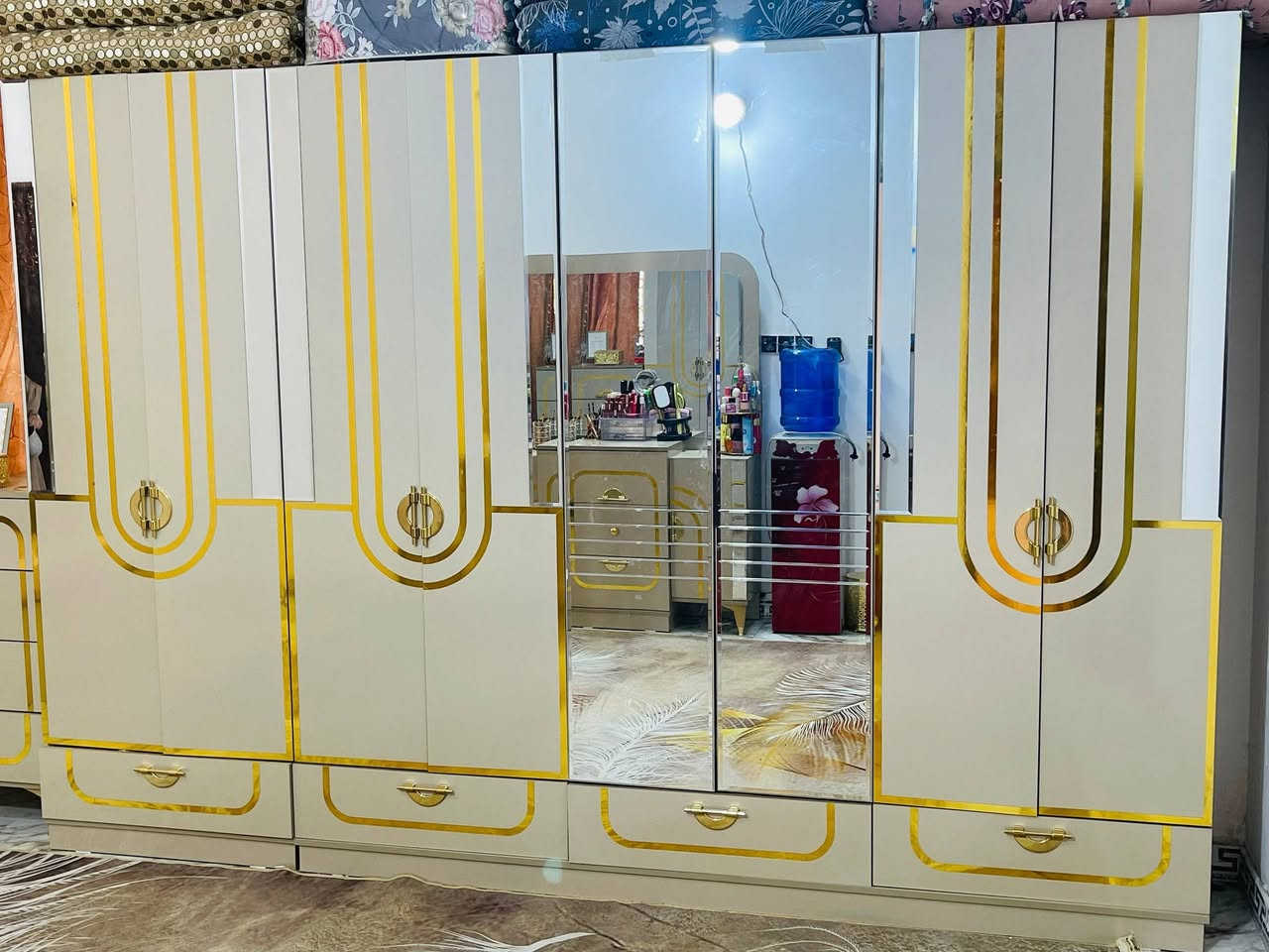 غرفه نوم تركيه اخت الجديد ما مستخدمه هواي السعر مليون و150 وبيها مجال قليل الي يحب يتصل على الرقم *********** او يراسل ماسنجر موجود واتساب ابو رمانه
