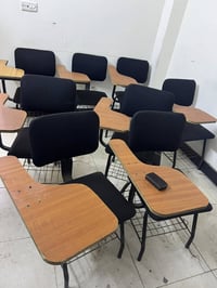 كراسي محاضرات ورحلات دراسية بحالة ممتازة للبيع مجموعة كراسي قاعات دراس...