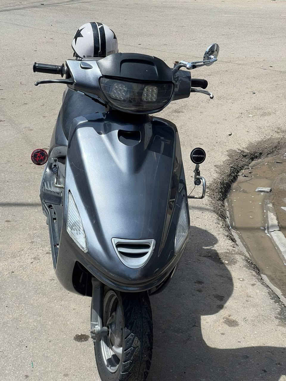 سلام عليكم دراجه فراشه مال حاويه شرطه الفحص مكينه مامفتوحه شلعه ومعدل خير من الله كرستال بلادي كامرات حساست نضافه ميه بل ميه من اكلك زيرو زيرو ختم واحد السعر 650وبيها مجال حك الجيه العنوان نجف الرقم ***********
