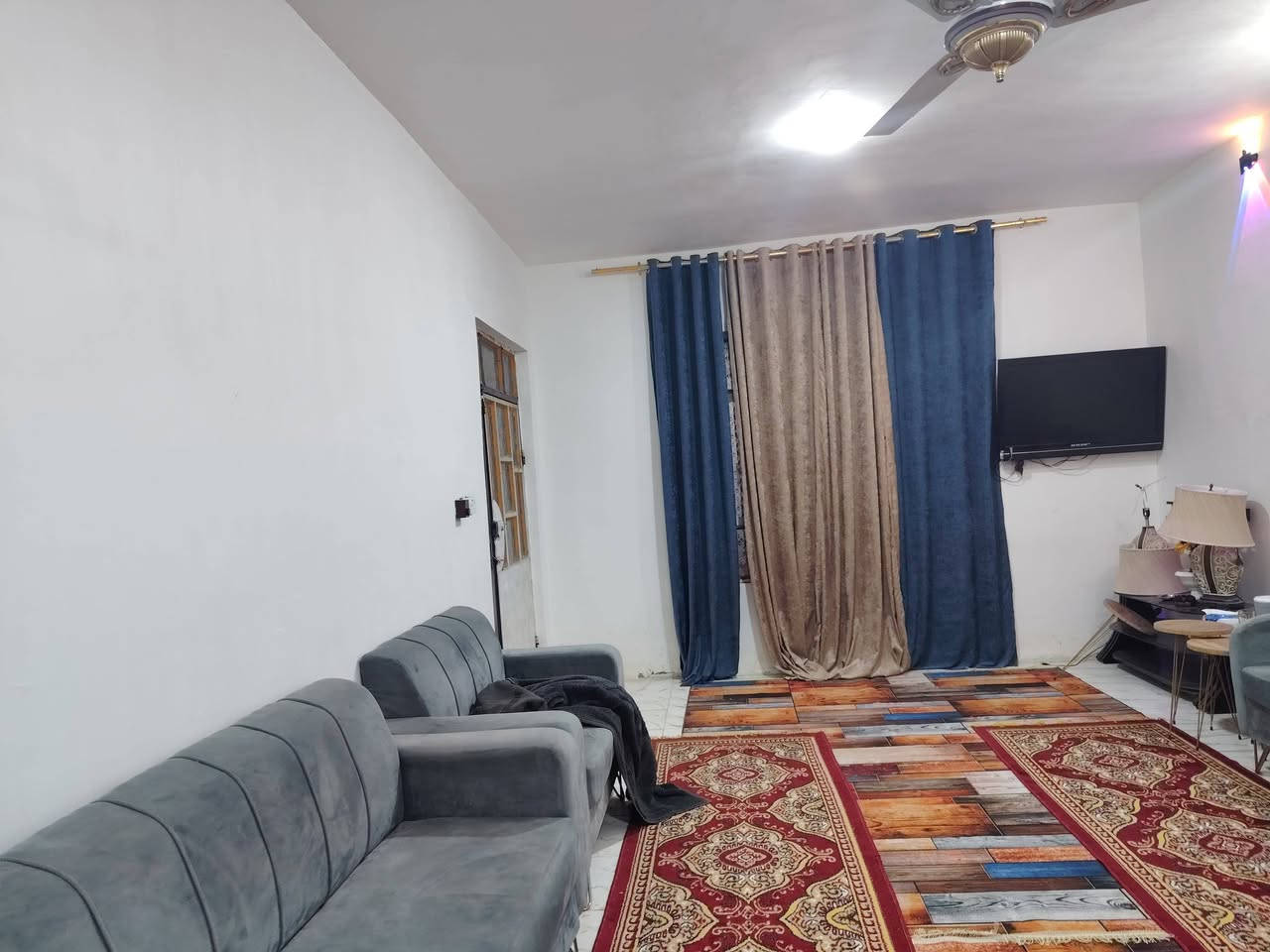 السلام عليكم بيت للبيع طابو زراعي سند 25 منطقة سيد ابراهيم ،ابو لهيمه  مساحته 200 متر بناء غرفة نوم وحده واستقبال ومطبخ وصاله وصحيات داخليه و خارجيه ارضيه بورسلين جديده بي كراج كبير مال سيارتين وحديقه كبيره  السعر 37مليون الشراي يتواصل ***********
