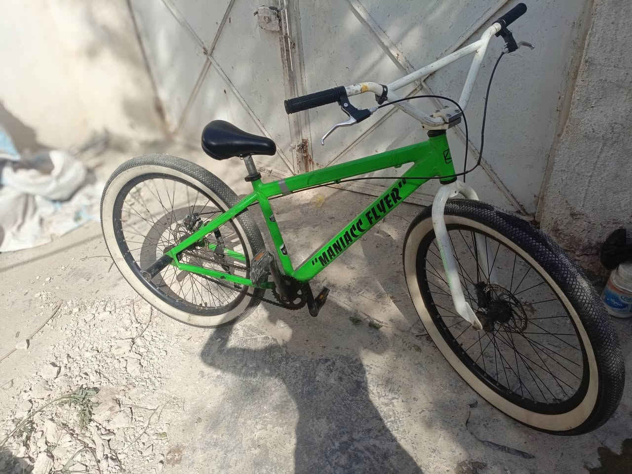 السلام عليكم بايسكل للبيع بيم اكس حجم 27ونص للبيع بايسكل نضيف كلشي ما ناقصه الي يريده يتواصل خاص او على الرقم التالي ***********
