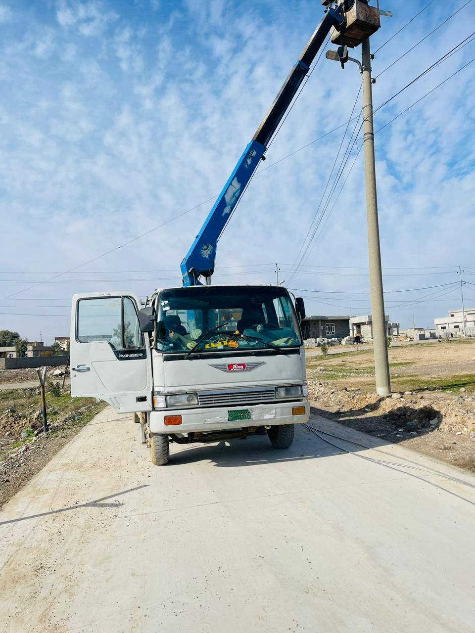 اكرين طيره هينو صفر جهاز سلايتين نضيف محرك اكسل كير شاصي نضيف كهربايات جديده كله رقم *********** وتساب موجود
