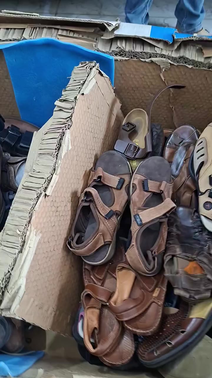 الآن فتح جركز جلد رجالي ماركات ايطالي  فول نظافة و ترانشوز شبابي نسائي براندات قياست ٣٦ و ٣٧ و ٣٨ و ٣٩
( محل بالات ميلانو ١ للملابس الرجالية )
عنوان المحل :- الرفاعي شارع ٤٠ المحلات الجديدة (الاستثمار)


**إذا كنت صاحب هذا الإعلان وتريد حذفه لأي سبب، رجاءا أرسل رسالة إلى الدعم الفني**