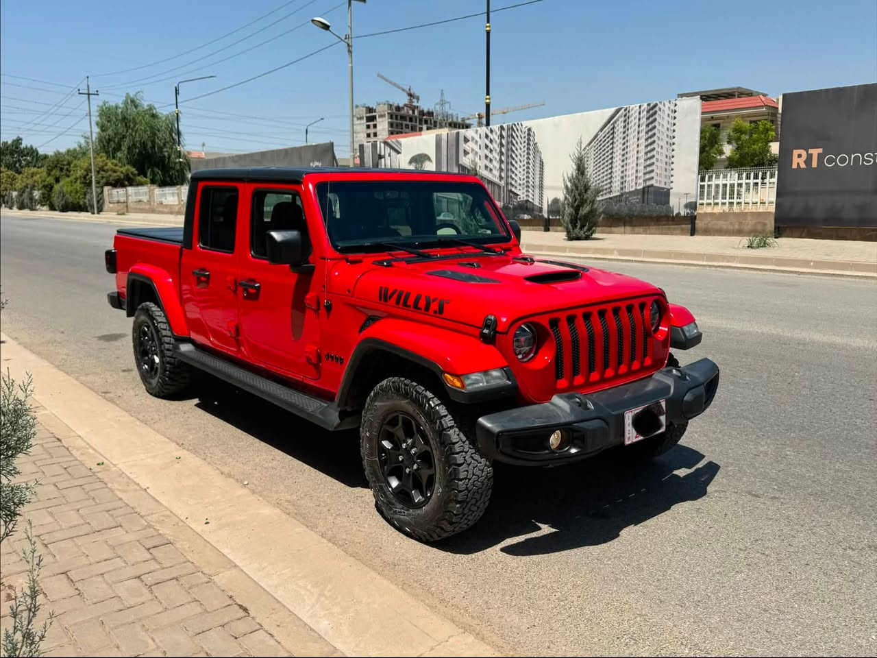 Jeep Gladiator
موديل 2023 
محرك v6 3.6 
شاشه - كاميرا - تحمات ستيرن 
دبل اكسل 4*4 
لايتات عدسه بك لايت lid 
ماشيه 35 الف ميل 
عليه تايرات نص جبلي جدد 
رقم الشاصي والسونر موجود 

صبغ   باب + جاملغ + بنيد
ايرباك طاك وراجع بلادي شركة 

السياره رقم كاتى تترقم شمالي باسمك  
سعر  205 ورقه بدون رقم 
سليمانيه  📍
هاتف 📱 ***********
