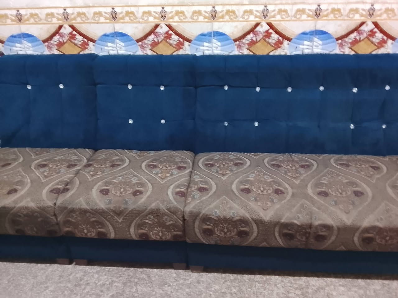 تخم 11مقعد نضيف جدا 
اللطيفيه خي السلام
***********
