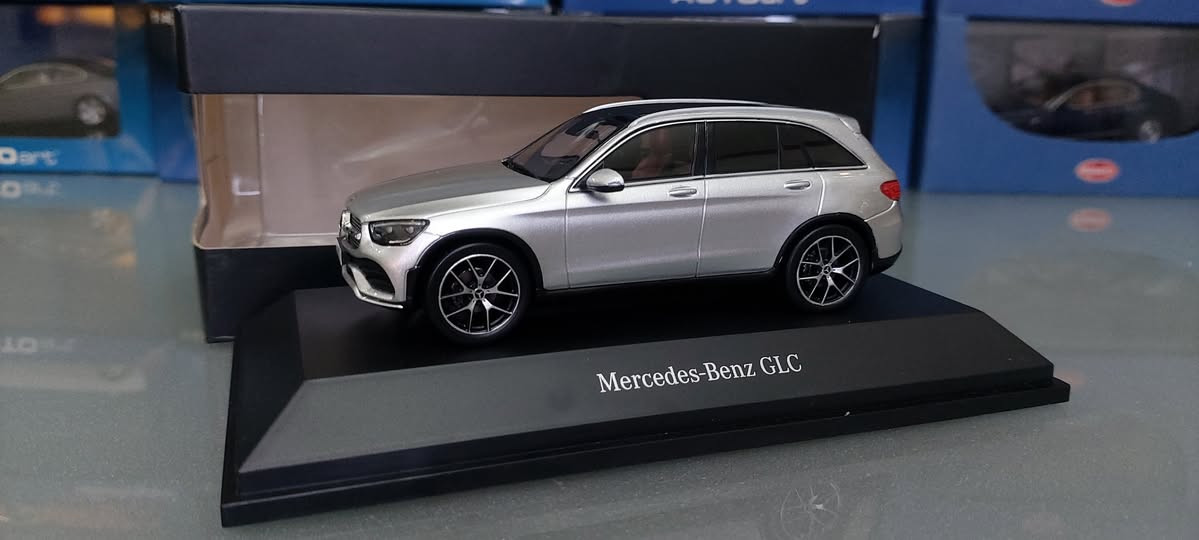 Mercedes GLC 1/43 
Dealer Edition


**إذا كنت صاحب هذا الإعلان وتريد حذفه لأي سبب، رجاءا أرسل رسالة إلى الدعم الفني**